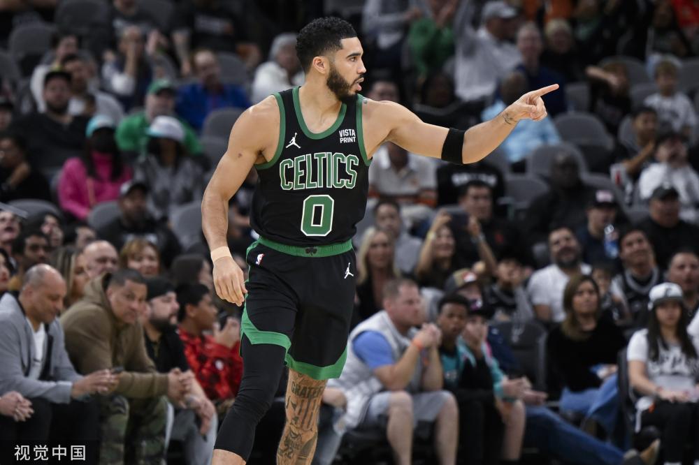 赛场上的尴 赛场上的尴